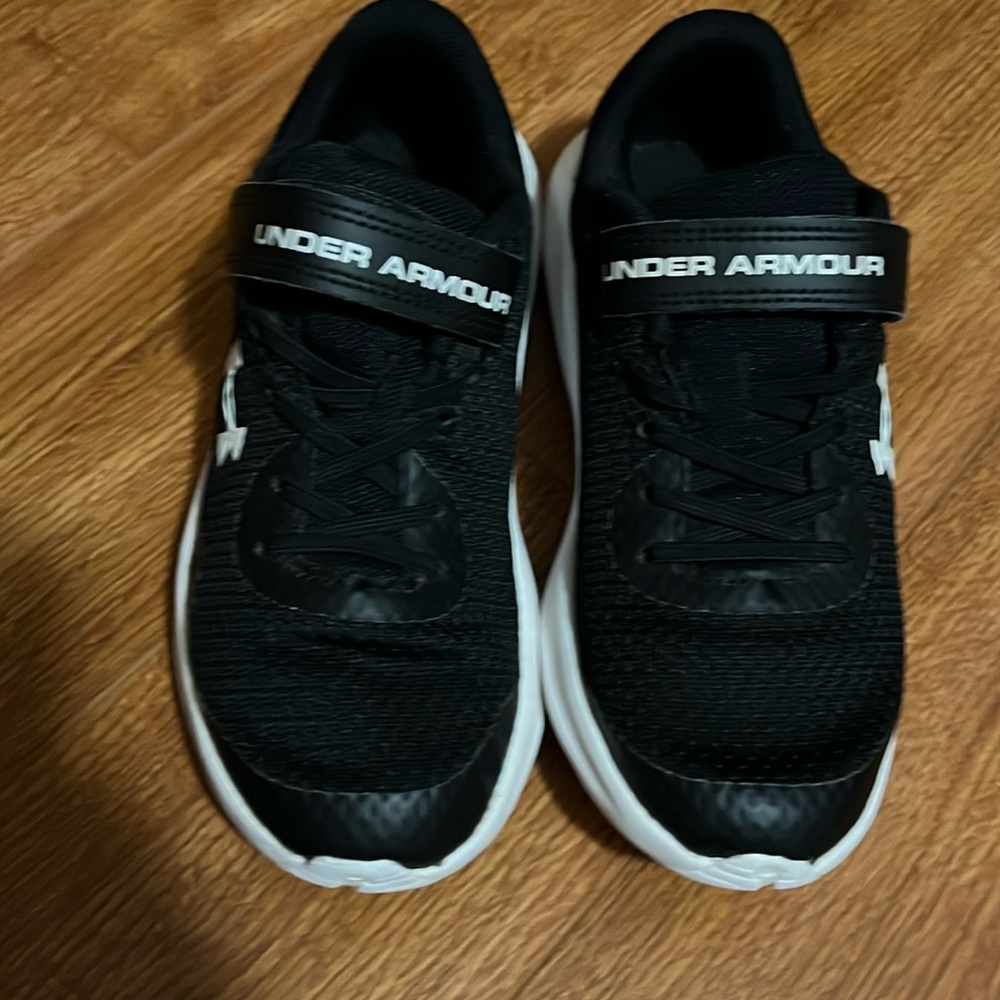 Boys tennis shoes